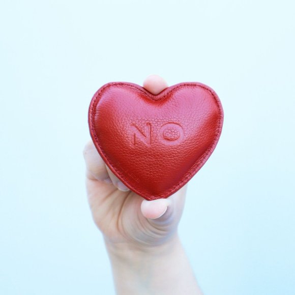 Marc by Marc Jacobs YES NO Heart Paper Weight Red COLLECTIBLE - Picture 2 of 7